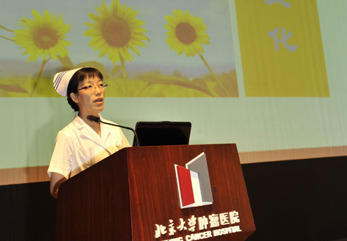 護理部主任陸宇晗報告總結我院護理工作